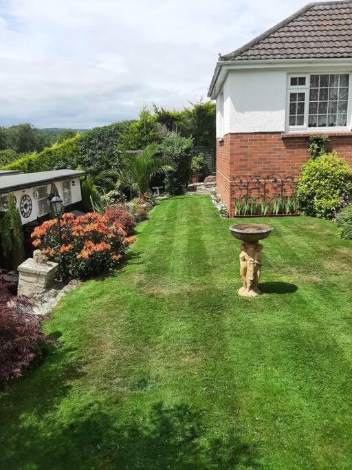 Private Apartment, Parking, Sea And Country Views Lyme Regis Exterior photo