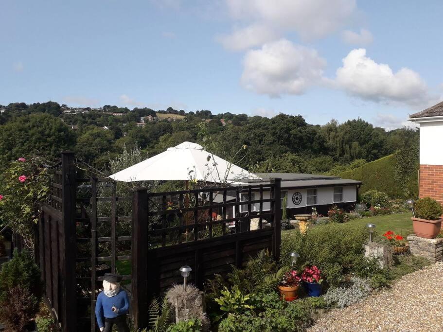 Private Apartment, Parking, Sea And Country Views Lyme Regis Exterior photo