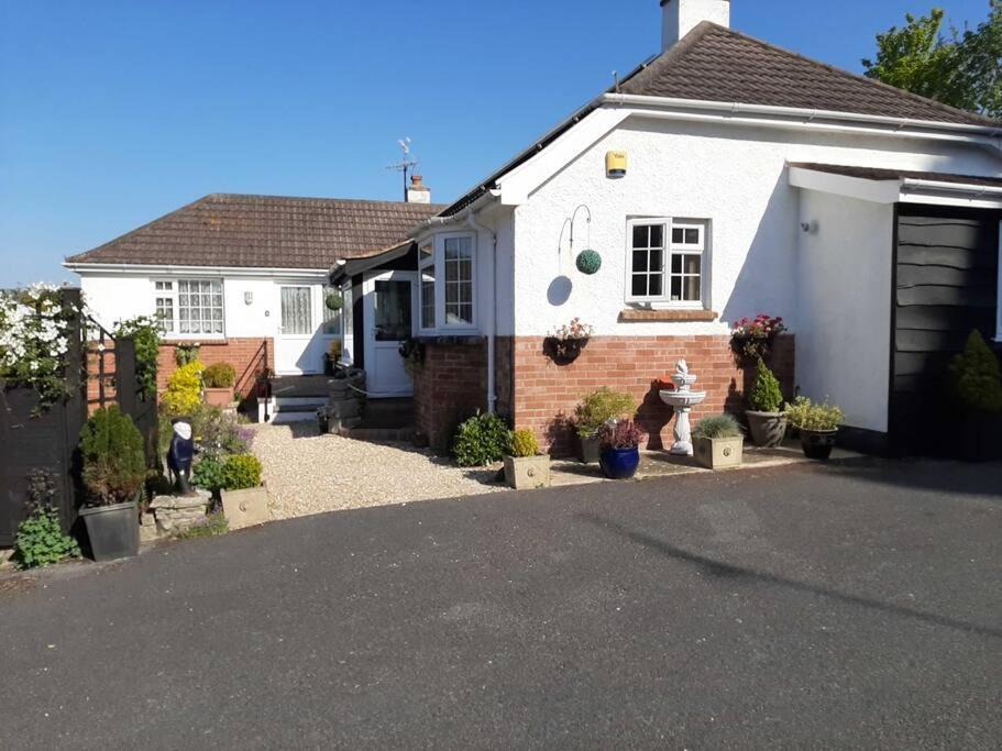 Private Apartment, Parking, Sea And Country Views Lyme Regis Exterior photo