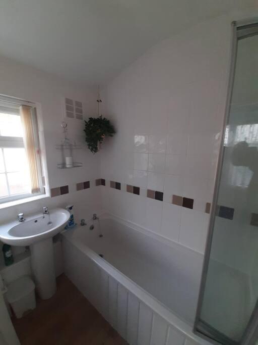 Private Apartment, Parking, Sea And Country Views Lyme Regis Exterior photo
